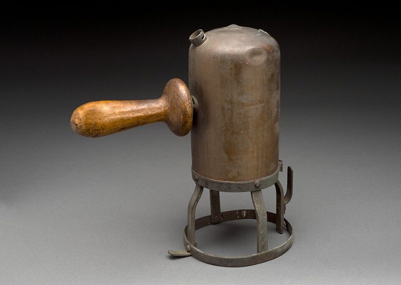 A Lister-type carbolic steam spray